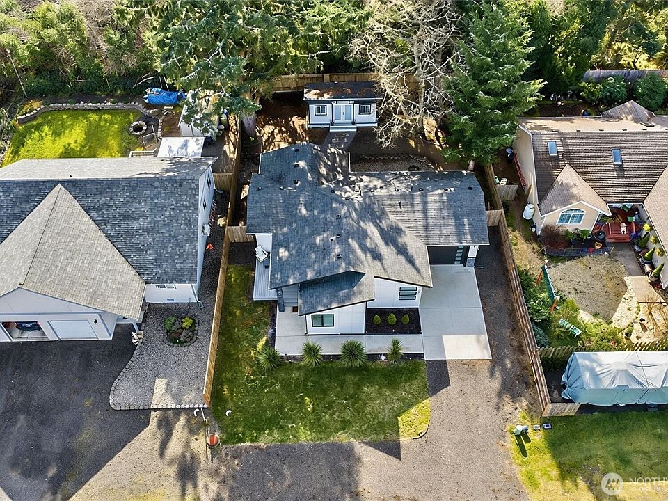1st image of 793 Island Circle SE