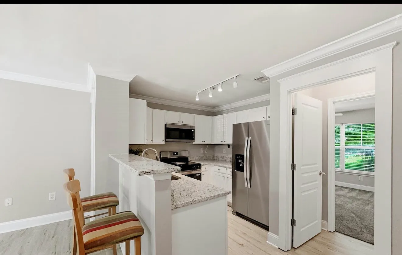 3 bed, 1334 sqft, $2,850 — Photo 2