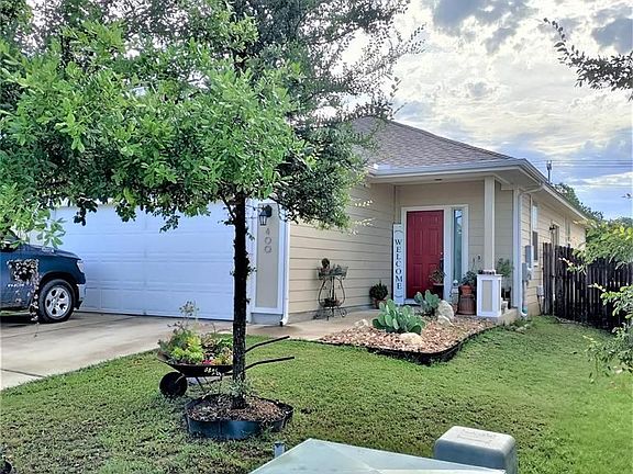 2nd image of 400 Twisted Oaks Ln