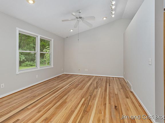3rd image of 9935 Flat Rock Ct