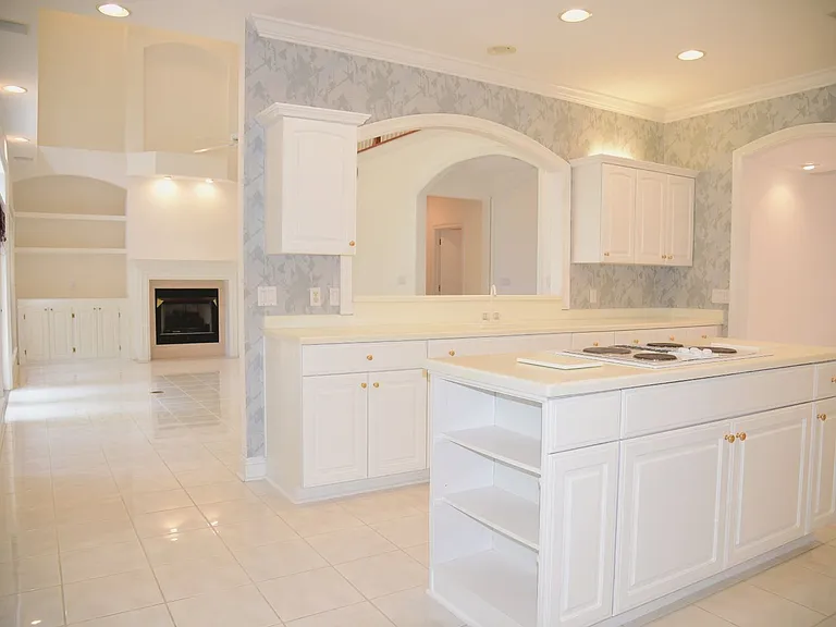218 Windward Cv E — Photo 9