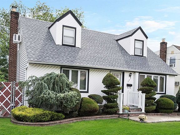 3rd image of 377 Evans Ave