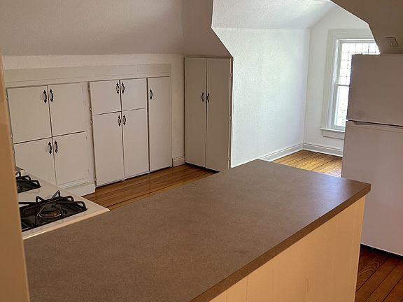 3rd image of 920 N Pennsylvania St #5