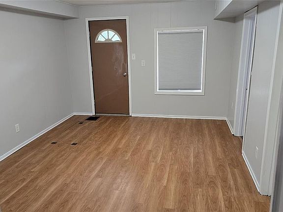 5th image of 206 Irvine STREET