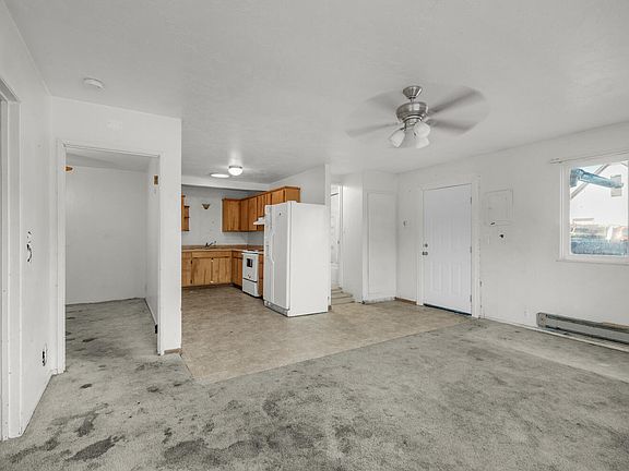 4th image of 2360 Redwood Ave