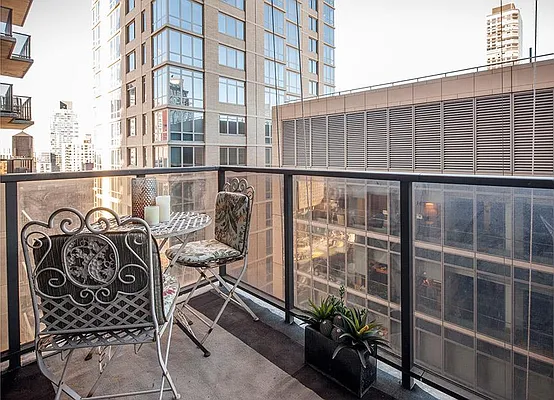 Sold by Warburg | media 17