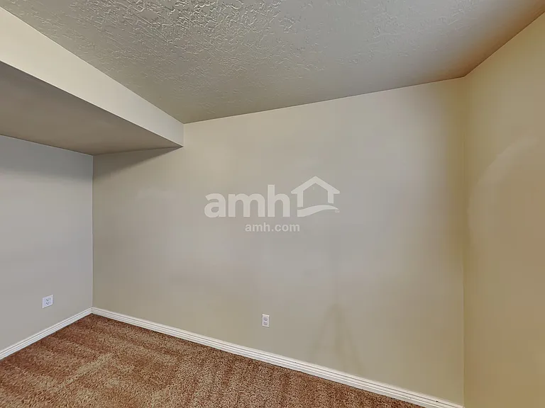5252 S 4300 W — Photo 13