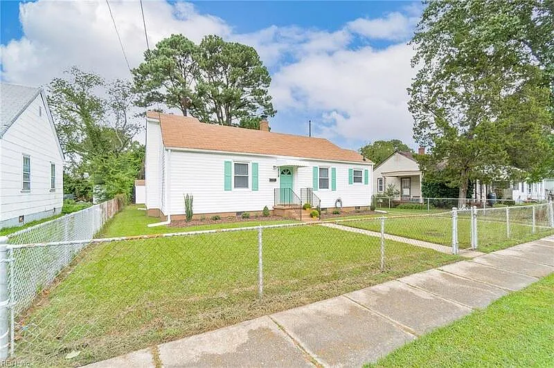 3 bed, 2.0 bath, 1000 sqft, $2,200 — Photo 2