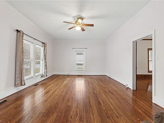 5th image of 788 N Main St