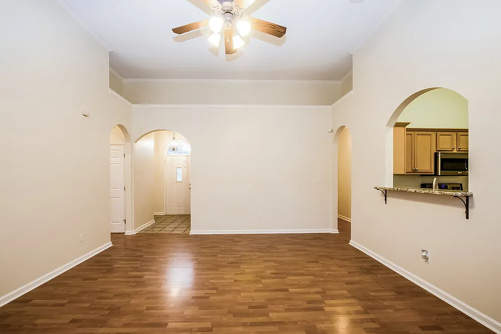 4 bed, 2.0 bath, 1834 sqft, $3,030 — Photo 3