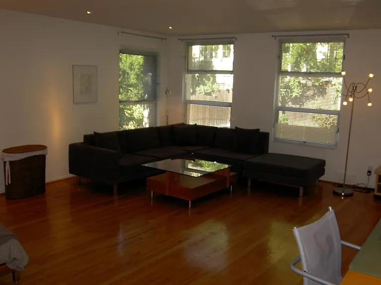 8243 Kirkwood Dr #GUEST HOUSE — Photo 24