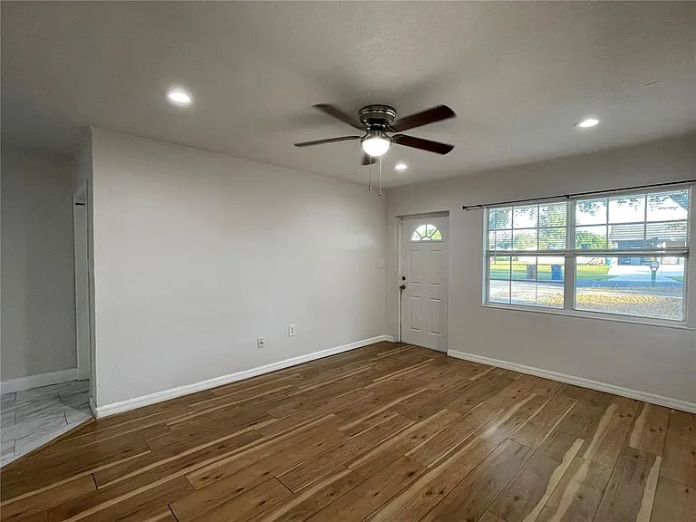 1208 Carlton Ave — Photo 7