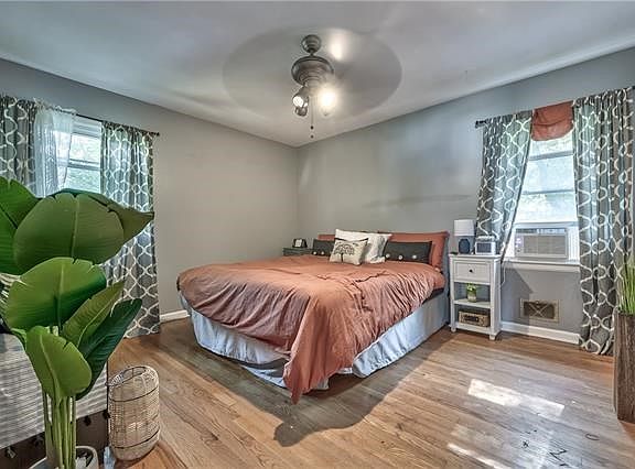 4th image of 7207 Maywood Ave