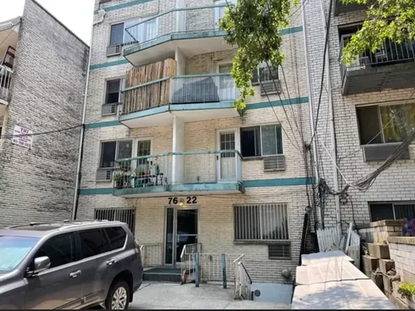 76-22 Grand Cent Parkway image 1 of 8