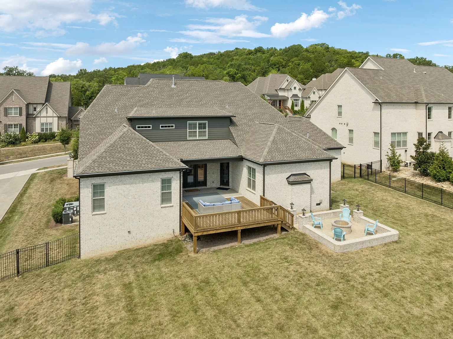 4 bed, 5.5 bath, 5525 sqft, $12,000 — Photo 3