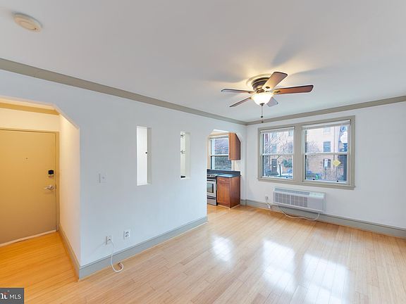4th image of 1363 K St SE APT 103