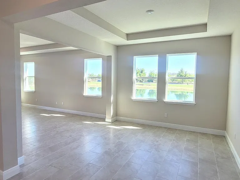 2128 Warren Acres Blvd — Photo 5