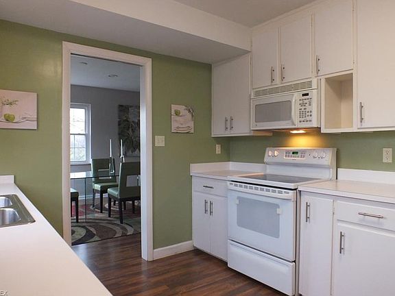 4th image of 19901 Van Aken Blvd APT 211