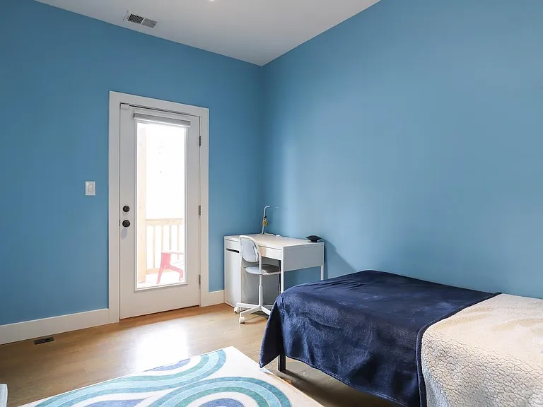 604 A St SE — Photo 30