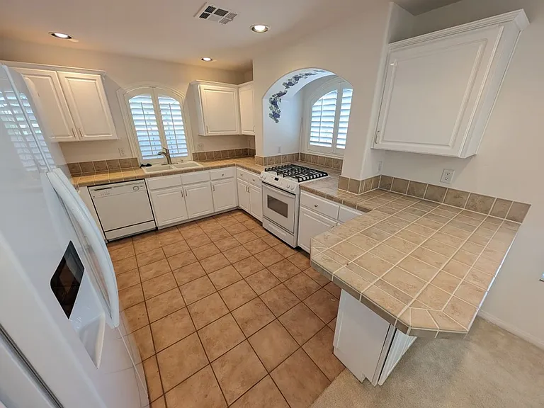 10900 Royal Highlands St — Photo 9