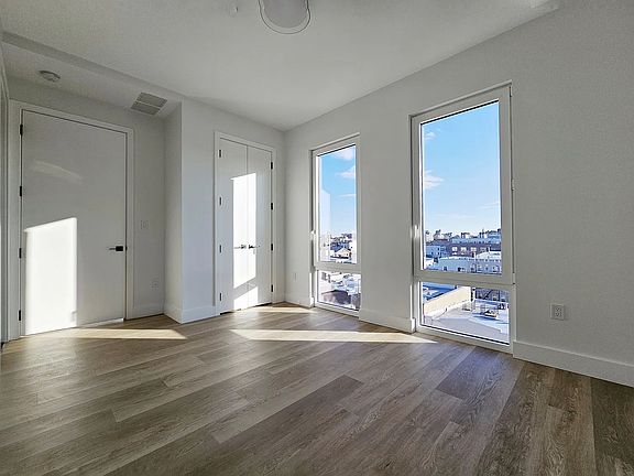 3rd image of 396 Manhattan Ave #2F