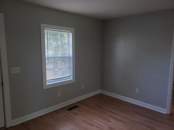 Picture of front room.