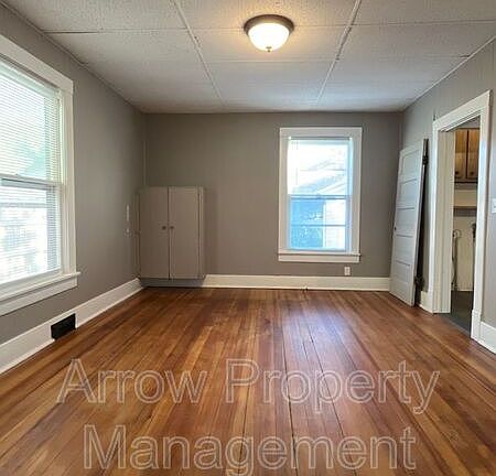 3rd image of 1312 Peach St
