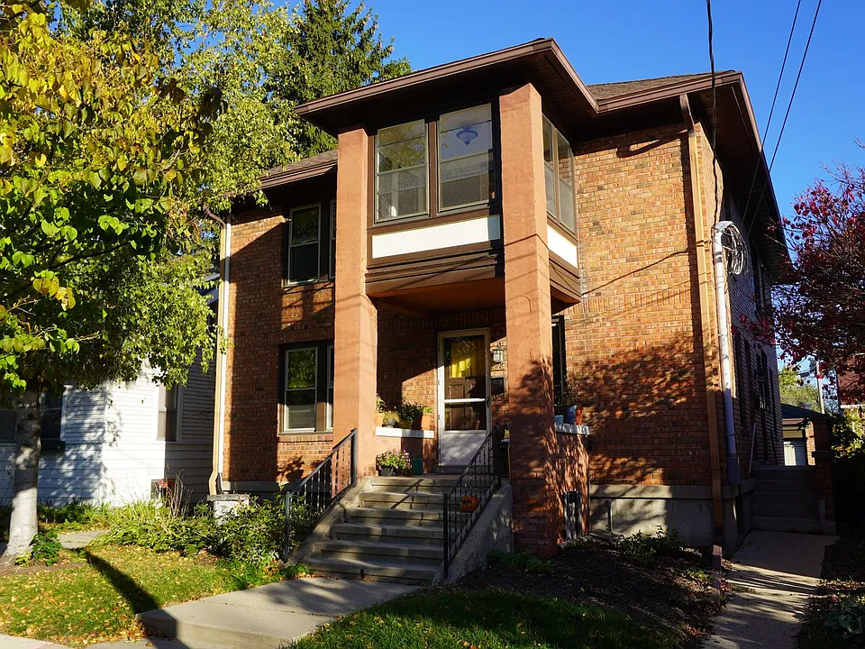 2718-2720 Sommers Avenue