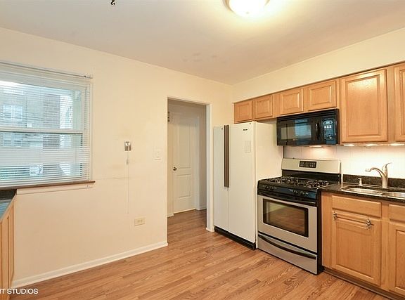 5th image of 7922 Kostner Ave