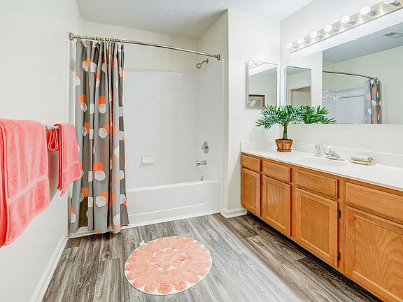 4th image of 600 Scotia Ln #58-25A