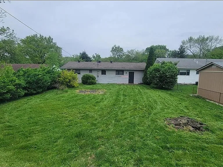 1725 Clover Ln — Photo 13