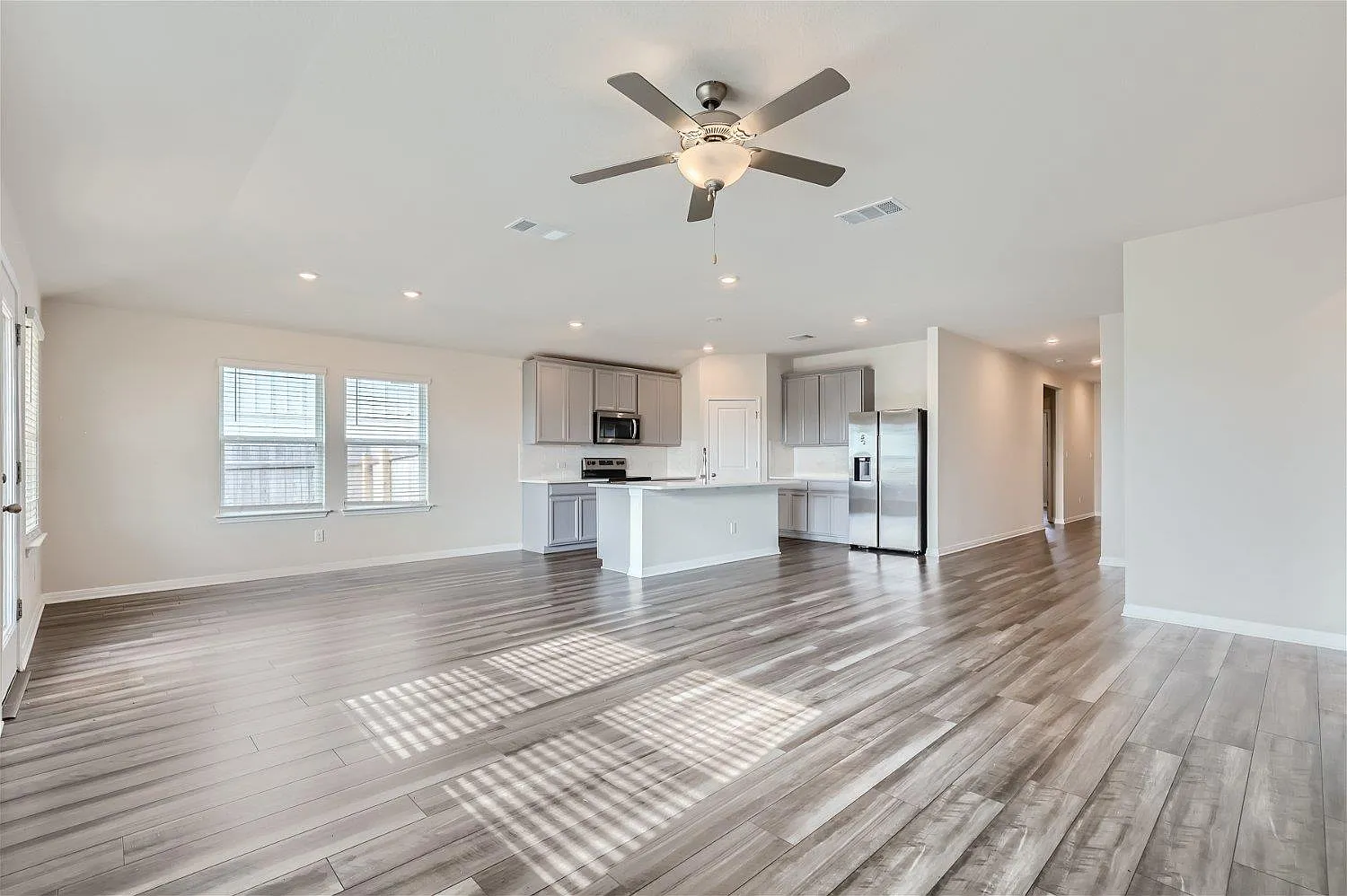 4 bed, 2.0 bath, 1890 sqft, $2,200 — Photo 2