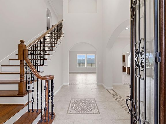 5th image of 8403 Greenridge Manor Ln
