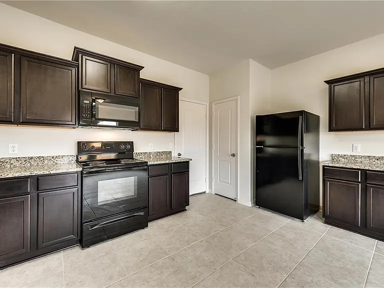 1810 Douglas St — Photo 15