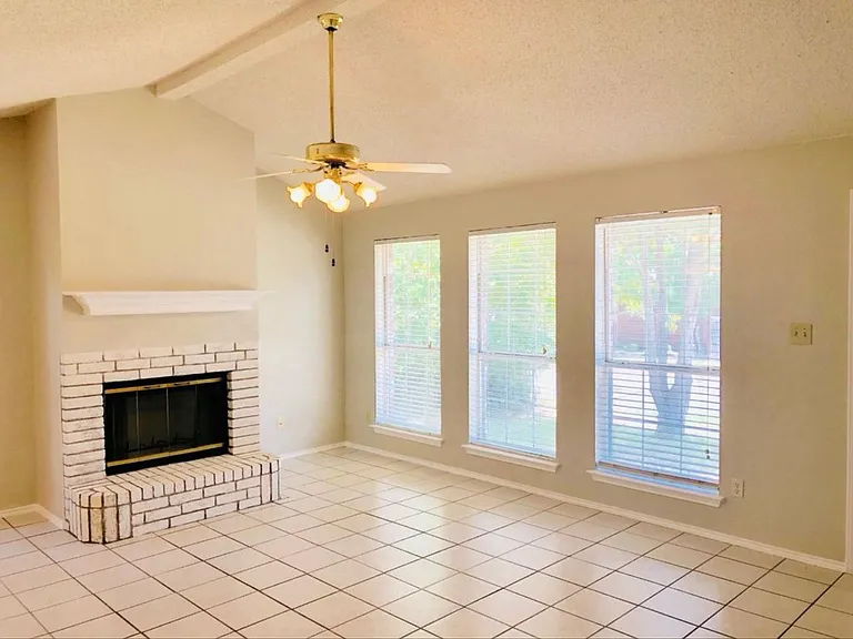 5902 Lakey Dr — Photo 8