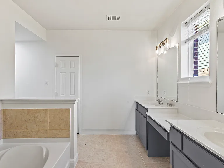 4424 Overbrook Dr — Photo 17