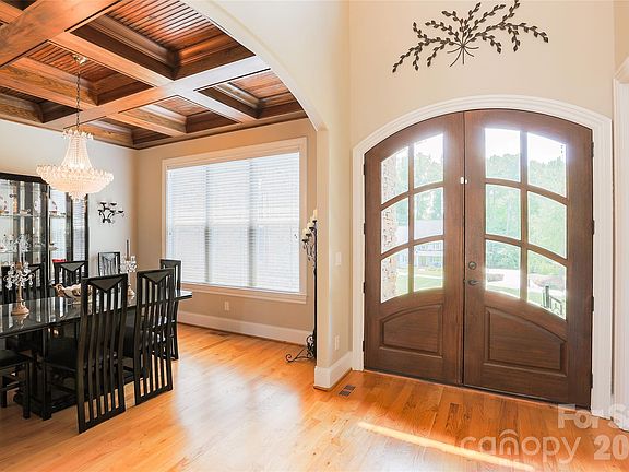 5th image of 139 Waterbury Dr