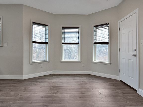 5th image of 10 Elliott Pl Unit 2R