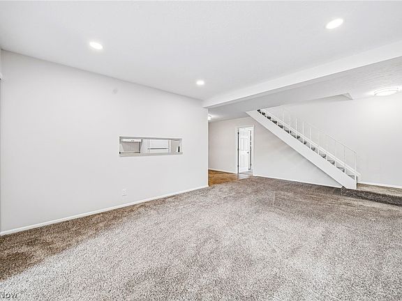 3rd image of 7982 Colonial Dr