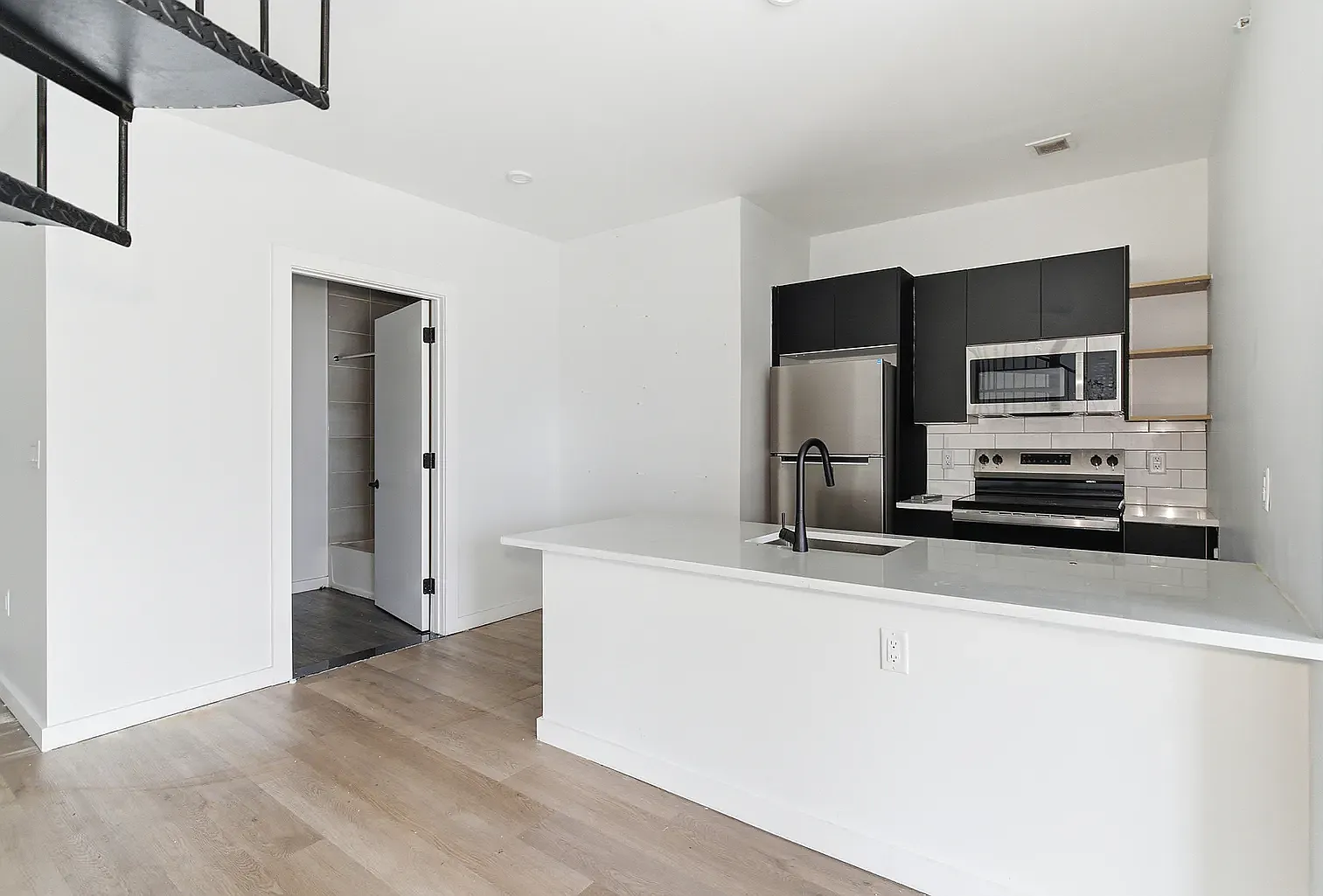 2 bed, 800 sqft, $3,399 — Photo 1