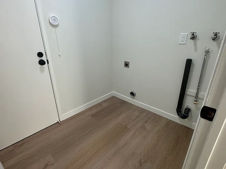 953 Center Ct — Photo 14