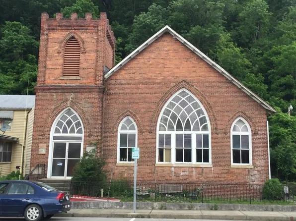 68 N Main St, Marshall, NC 28753