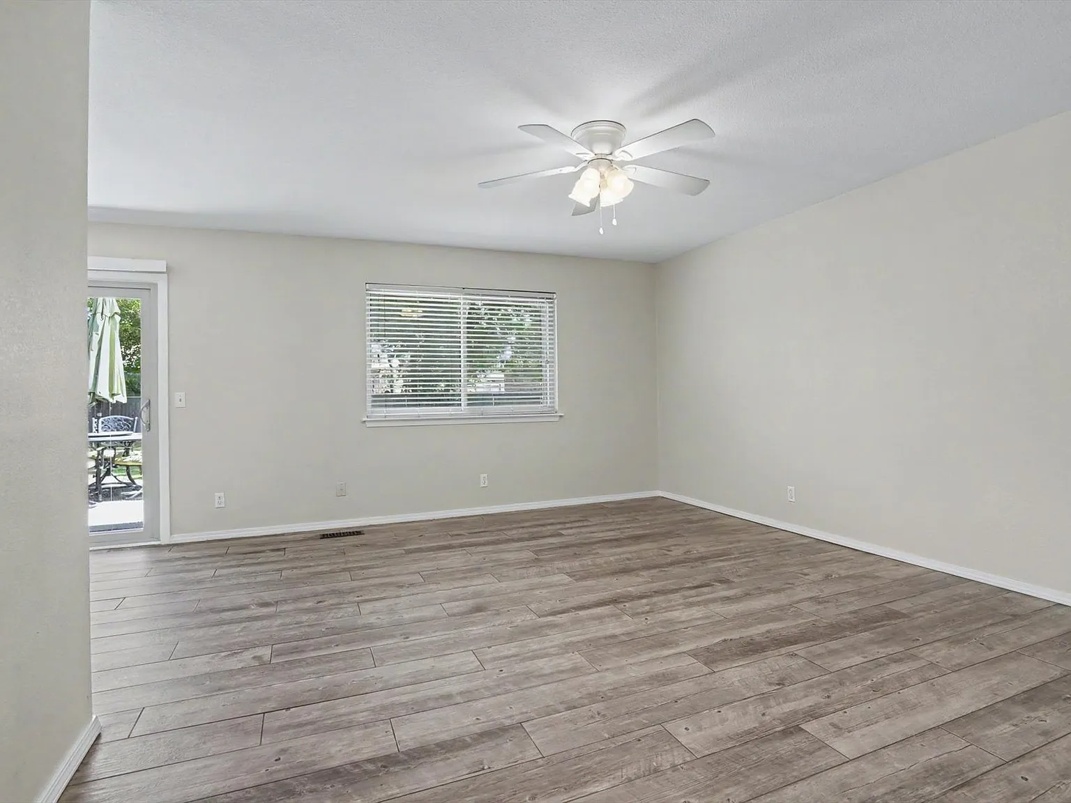 3 bed, 1.5 bath, 1072 sqft, $1,625 — Photo 3