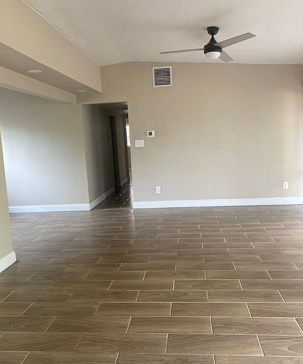 2nd image of 2827 Riddle Dr