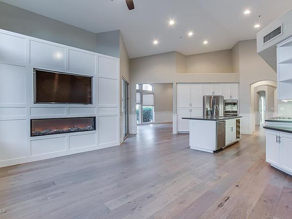 3rd image of 5211 N Quail Run Pl