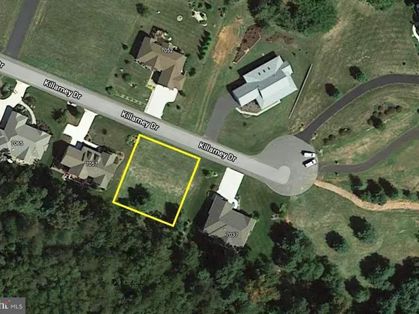 7049 Killarney Dr, Fayetteville, PA 17222