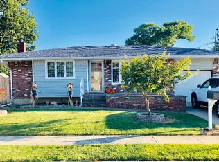 16 9th Ave, Farmingdale, NY 11735