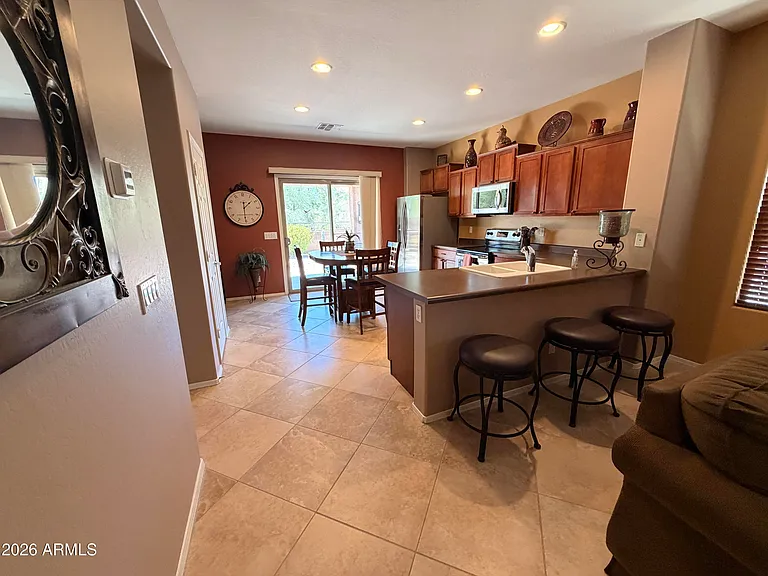 2312 N Hudson Dr — Photo 7
