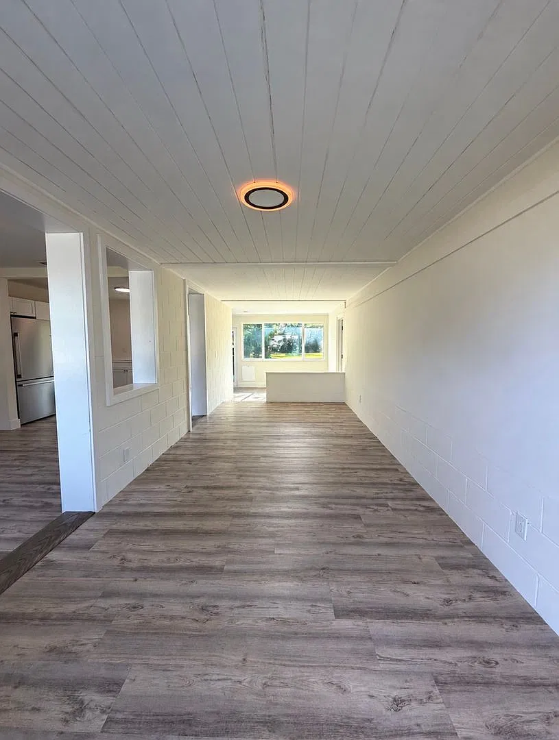 Super Cute 2 Bedroom, 2 Bath Home Power & Water Included! — Photo 2