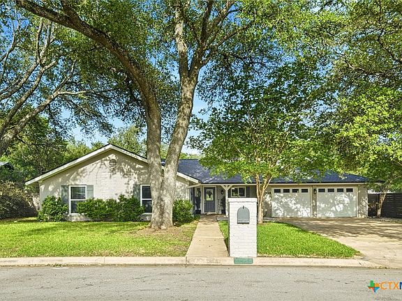 4th image of 2004 Creekview Dr